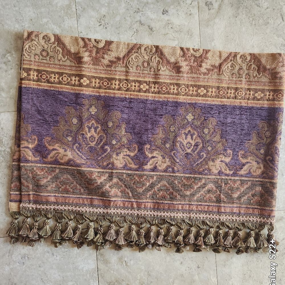 2 Croscill Classic Home convertible valances Use pole pockets or tabs 52x16"